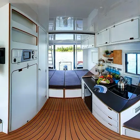 Houseboat Poland - Plywajacy Domek Na Mazurach Botel *